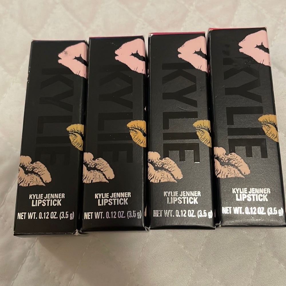 Kylie Jenner Lipstick. 4 different shades. 2 are Crème and 2 are Matte